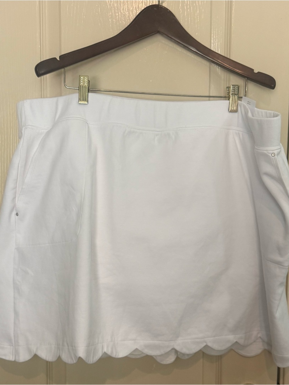 Women's White Scallop-Hem Shorts